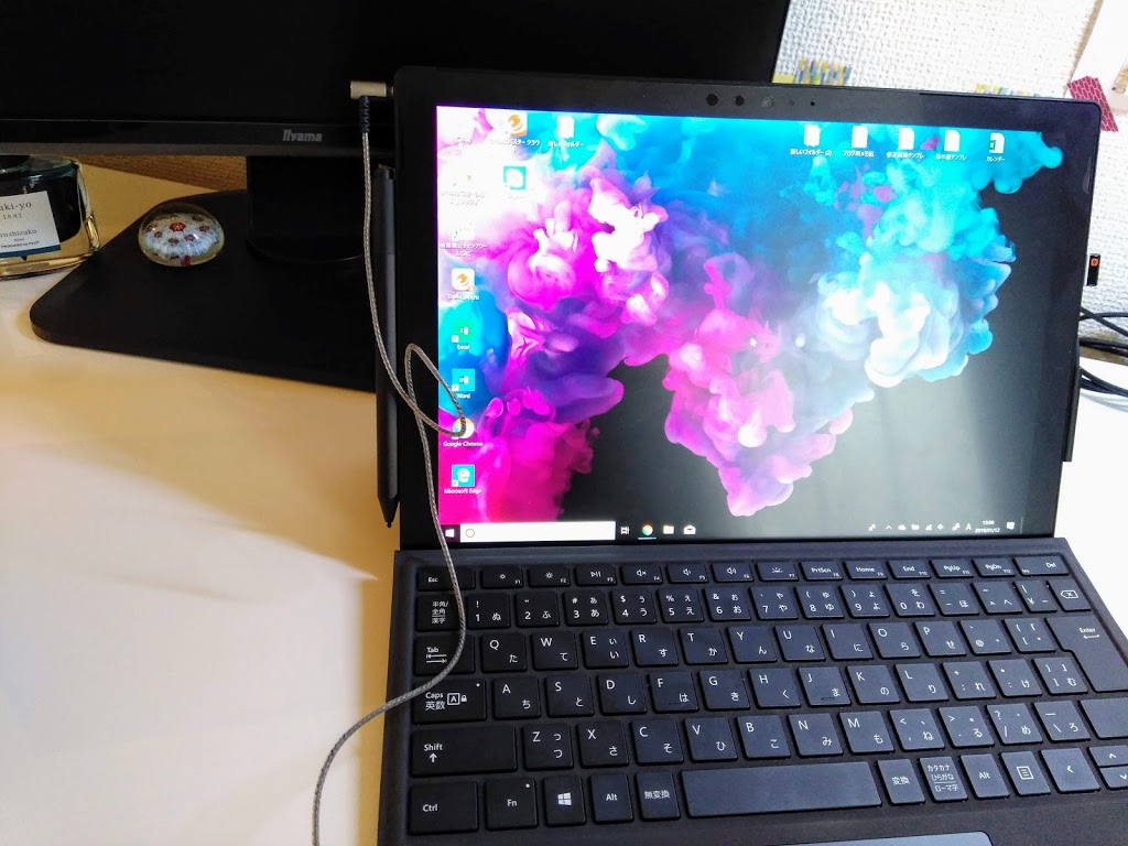 Surface Pro6 イヤホンコードが邪魔